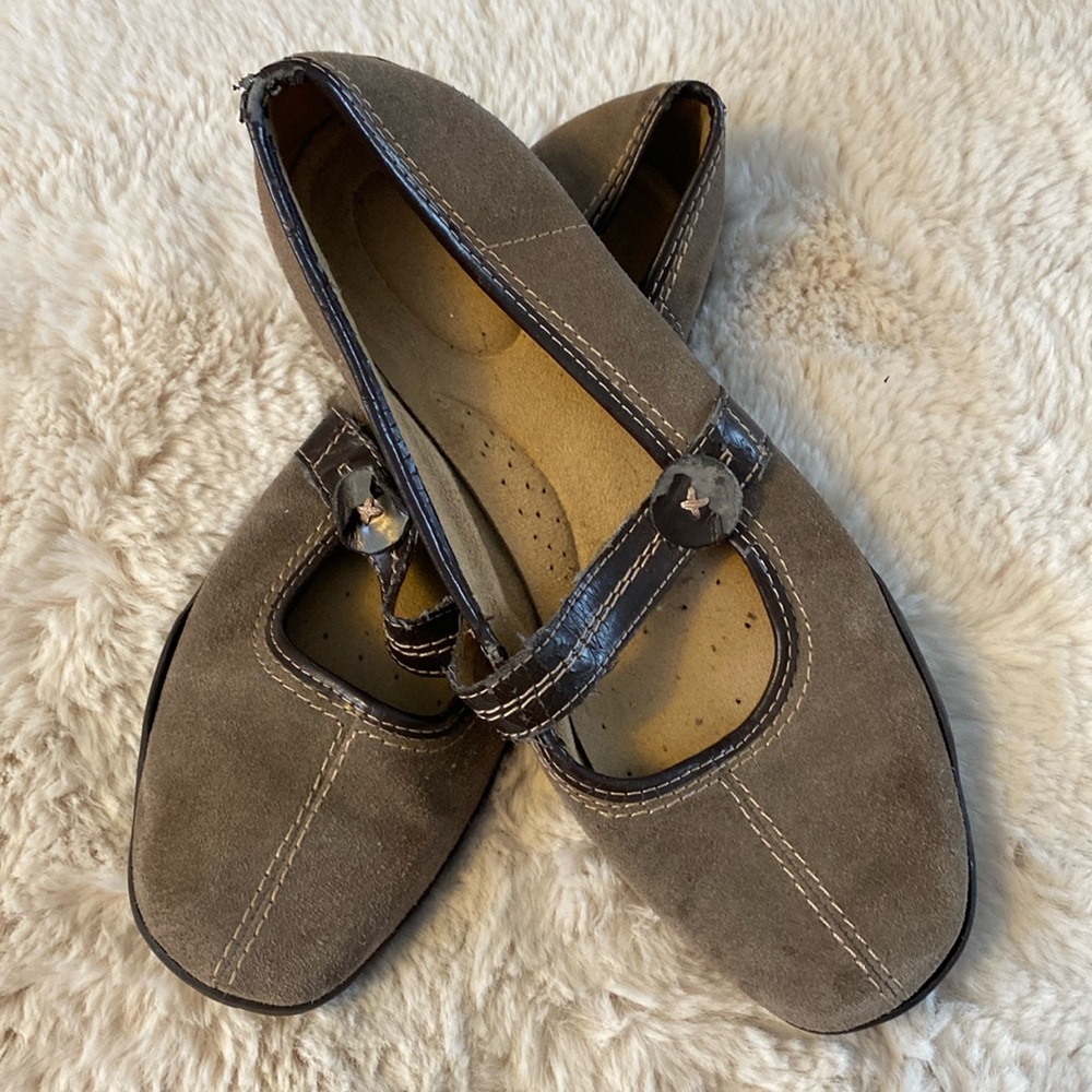 NATURALIZER Tan Suede Mary Jane’s with Dark Leather Straps Size 8.5